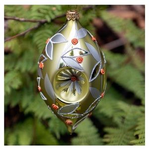 SALE!!!NIB set of 18 Victorian Rose Indent Ornament